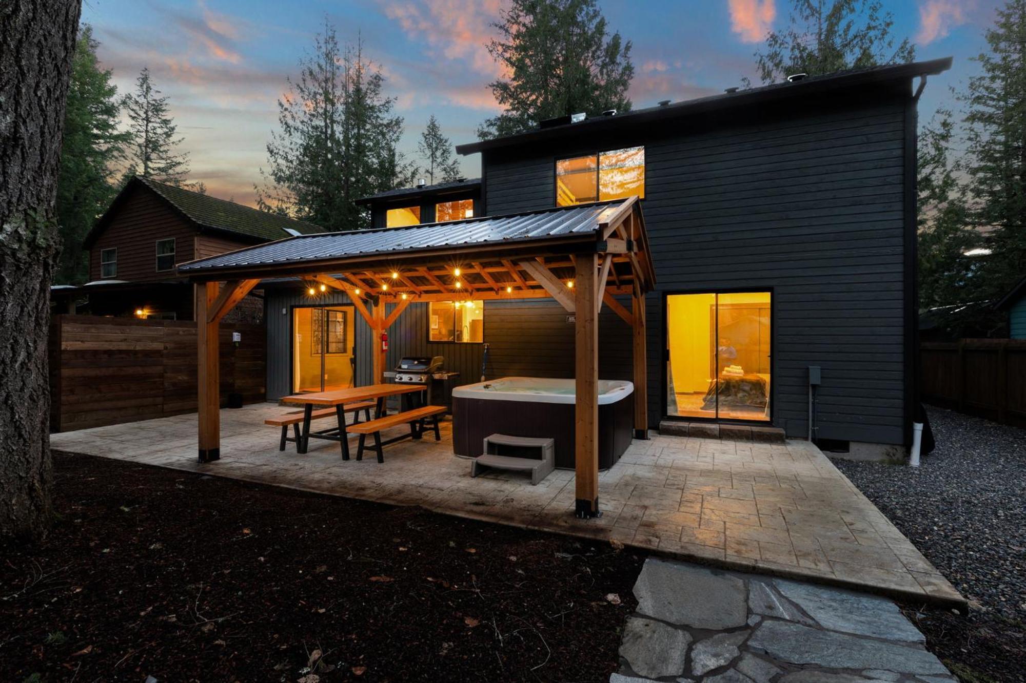 Stay Portland Collection - Alpine Retreat Hot Tub, Fire Pit & Game Room Rhododendron Exterior foto